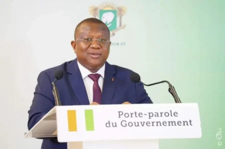 pas de dialogue national annoncé, le texte ira au Parlement