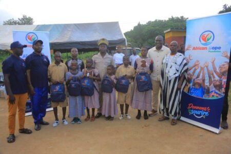 Séguéla : African Hope Foundation offre 150 kits scolaires aux élèves de Sagbakoro 