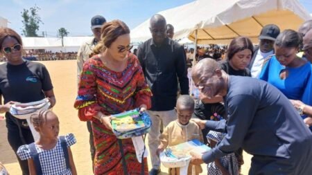 Port-Bouët : 2 000 kits scolaires pour les enfants des quartiers déguerpis