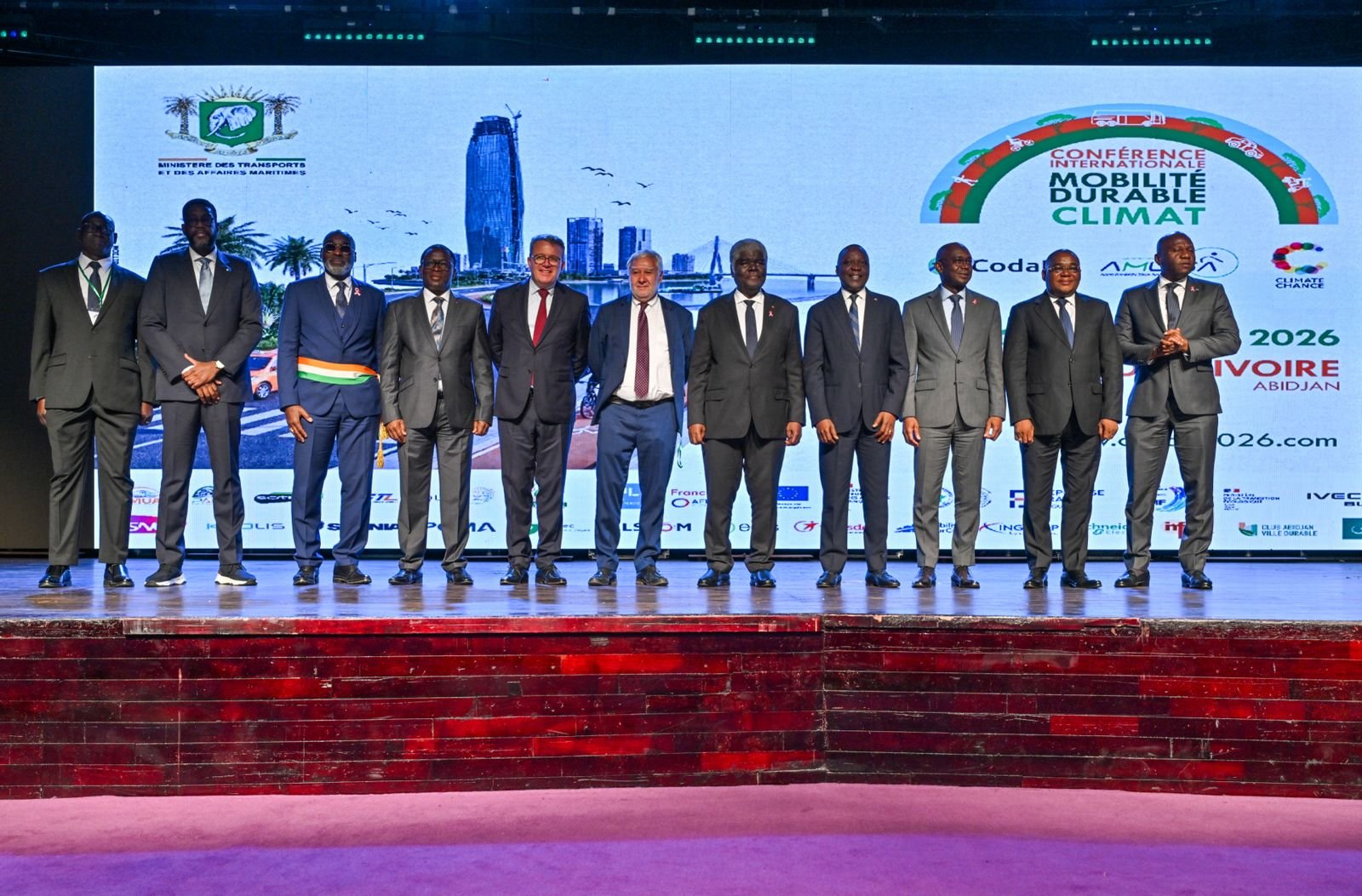 Photo de famille des autorités ivoiriennes et des délégations participantes à la CIMDC 2026.